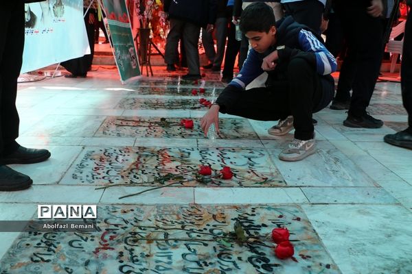 مراسم بزرگداشت شهدای گروه سرود دانش‌آموزی در قم