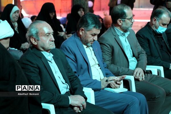 مراسم بزرگداشت شهدای گروه سرود دانش‌آموزی در قم