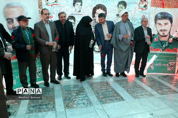 مراسم بزرگداشت شهدای گروه سرود دانش‌آموزی در قم