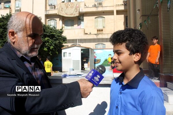 توزیع شیر رایگان در دبستان  ناخدا عباس بوشهر