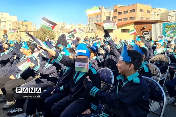 جشن گرامی‌داشت هفته هوای پاک درآموزشگاه شهید همت اسلامشهر