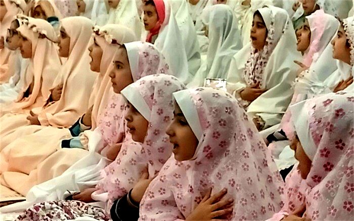 جشن عبادت  دختران کرجی  در امام زاده حسن/ فیلم