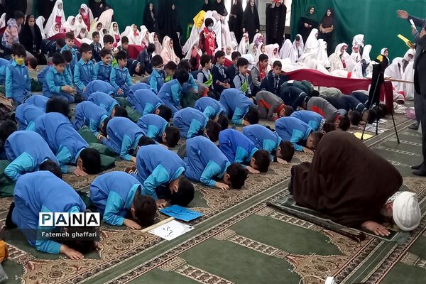 نماز شکر دانش‌آموزان قائمشهری