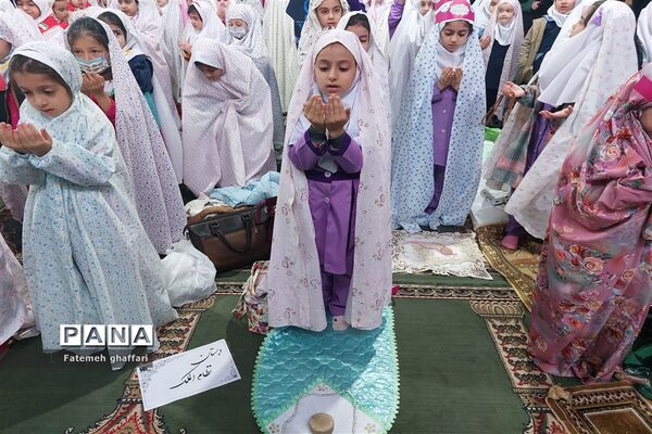 نماز شکر دانش‌آموزان قائمشهری