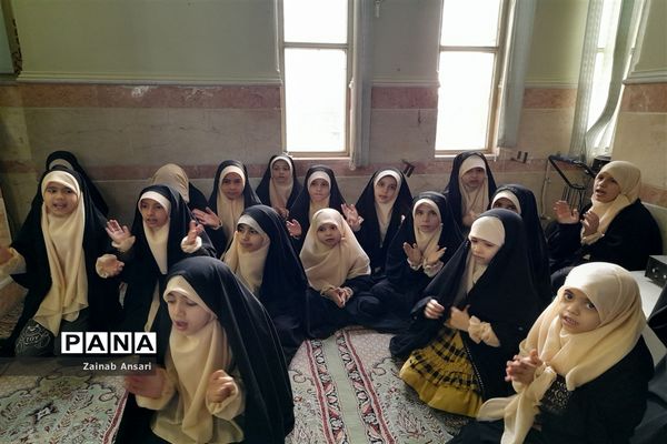 جشن ولادت امام جواد(ع) دانش‌آموزان دبیرستان فاطمیه شهرستان ملارد در مسجدجامع خامس آل عبا