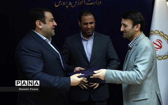 ‌تفاهم‌نامه همکاری مشترک بین وزارت آموزش‌و‌پرورش و بانک ملی ایران‌ امضا شد
