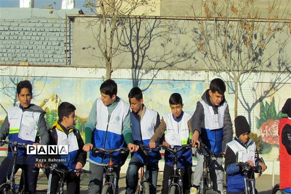 همایش استانی دوچرخه سواری دانش‌آموزی به‌مناسبت هفته هوای پاک