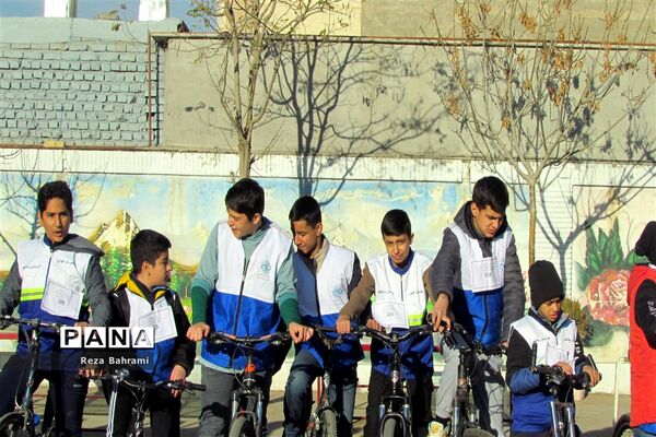 همایش استانی دوچرخه سواری دانش‌آموزی به‌مناسبت هفته هوای پاک
