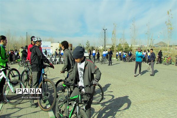 همایش استانی دوچرخه سواری دانش‌آموزی به‌مناسبت هفته هوای پاک