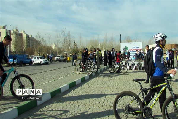 همایش استانی دوچرخه سواری دانش‌آموزی به‌مناسبت هفته هوای پاک