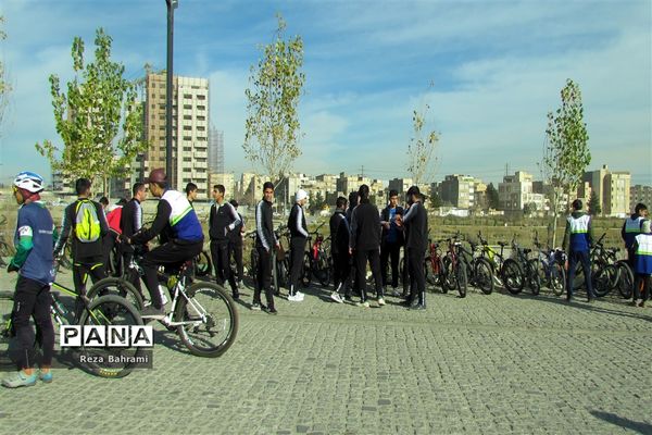 همایش استانی دوچرخه سواری دانش‌آموزی به‌مناسبت هفته هوای پاک