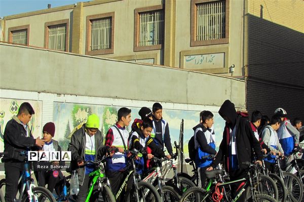 همایش استانی دوچرخه سواری دانش‌آموزی به‌مناسبت هفته هوای پاک