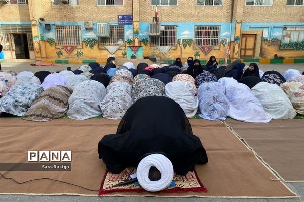 دانش آموزان دبیرستان استاد شهریار مشهد نماز باران خواندند