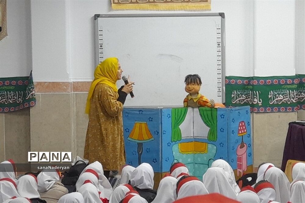 برگزاری تئاتر عروسکی در دبستان شهید رجبی شهرستان رباط کریم