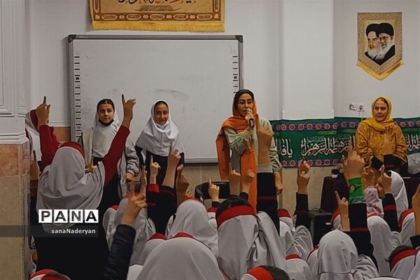 برگزاری تئاتر عروسکی در دبستان شهید رجبی شهرستان رباط کریم