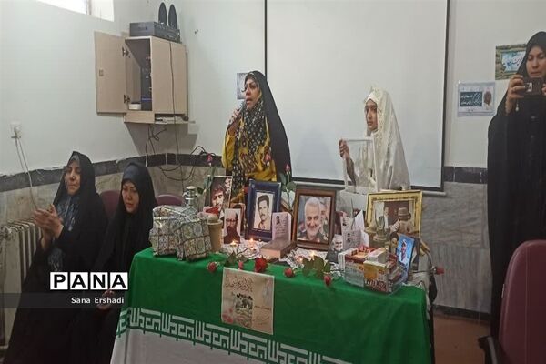 مراسم تقدیر از خانواده‌ شهدا درآموزشگاه نیایش اسلامشهر