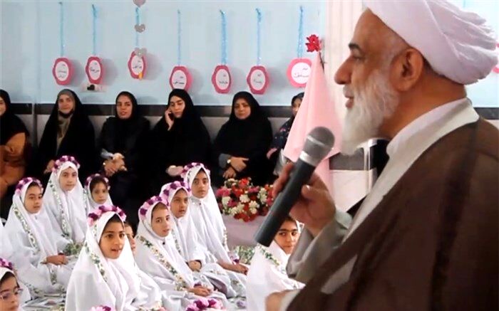 جشن تکلیف ۲۰۰ دانش‌آموز شهرستان آبیک برگزار شد‌/ فیلم