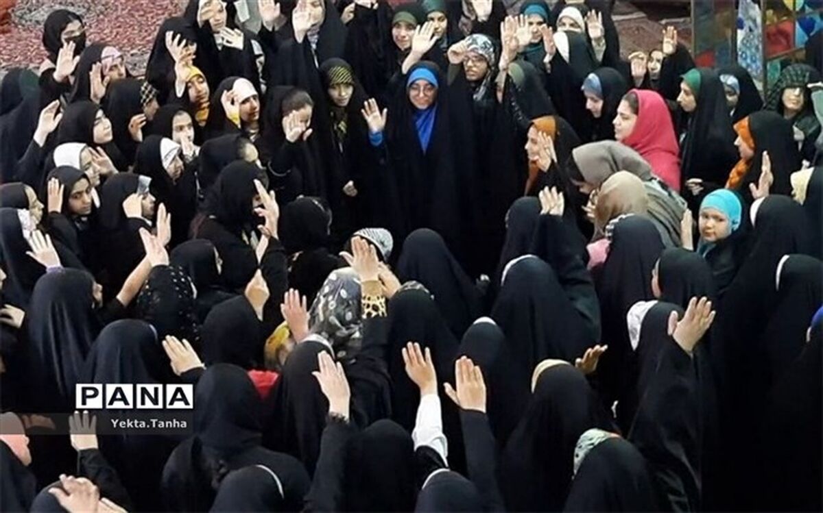 اعتکاف  ۲۸۰ نفره دانش آموزی، در شهرستان مسجد جامع پاکدشت/فیلم