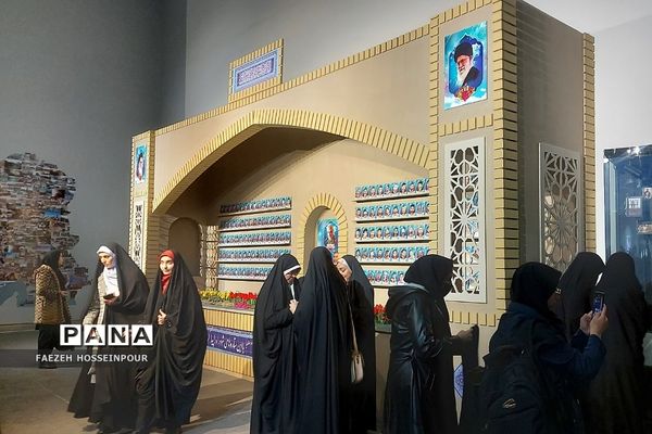 اردو  راهیان پیشرفت دانش‌آموزان مدرسه حکمت