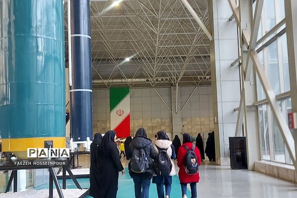 اردو  راهیان پیشرفت دانش‌آموزان مدرسه حکمت