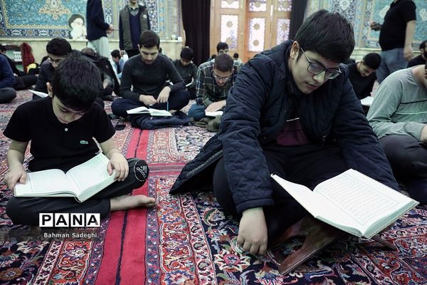 اعتکاف دانش‌آموزان و دانشجومعلمان