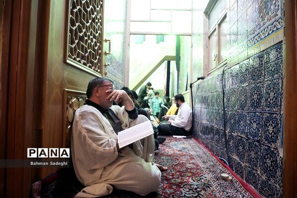 اعتکاف دانش‌آموزان و دانشجومعلمان