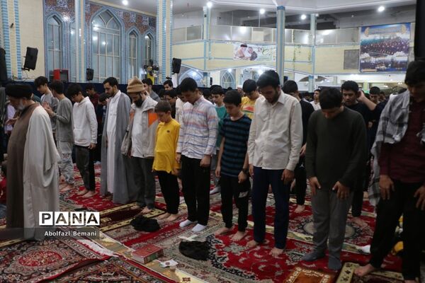 اعتکاف دانش‌آموزی در قم-1