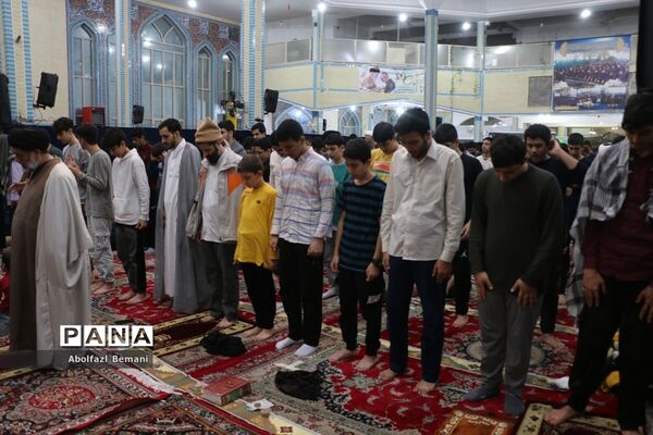 اعتکاف دانش‌آموزی در قم-1