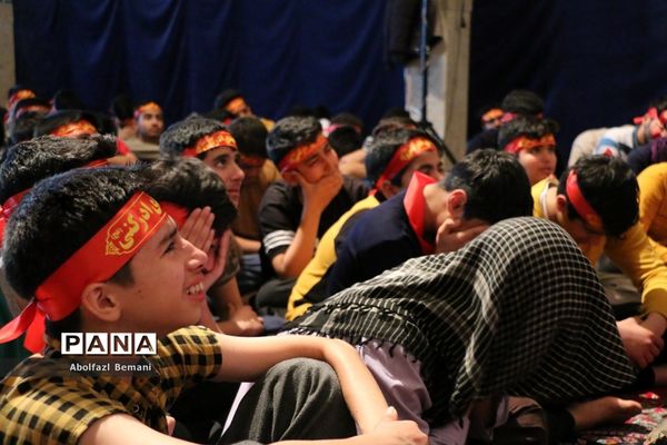 اعتکاف دانش‌آموزی در قم-2