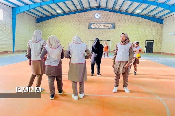 مسابقات ورزشی مادر و دختر در جزیره هرمز