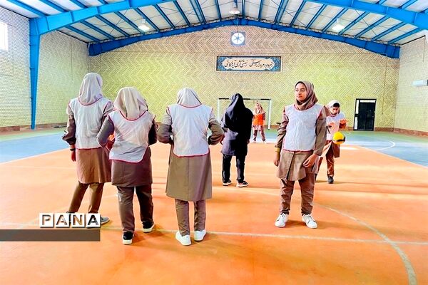 مسابقات ورزشی مادر و دختر در جزیره هرمز