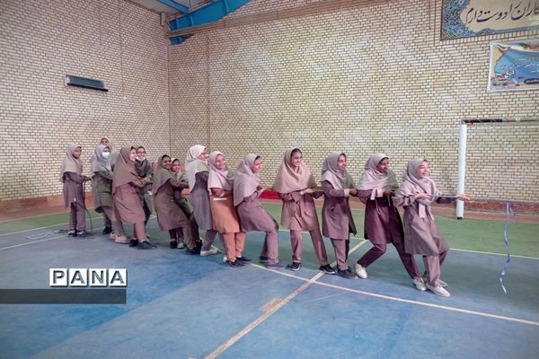 مسابقات ورزشی مادر و دختر در جزیره هرمز