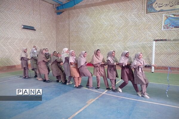 مسابقات ورزشی مادر و دختر در جزیره هرمز