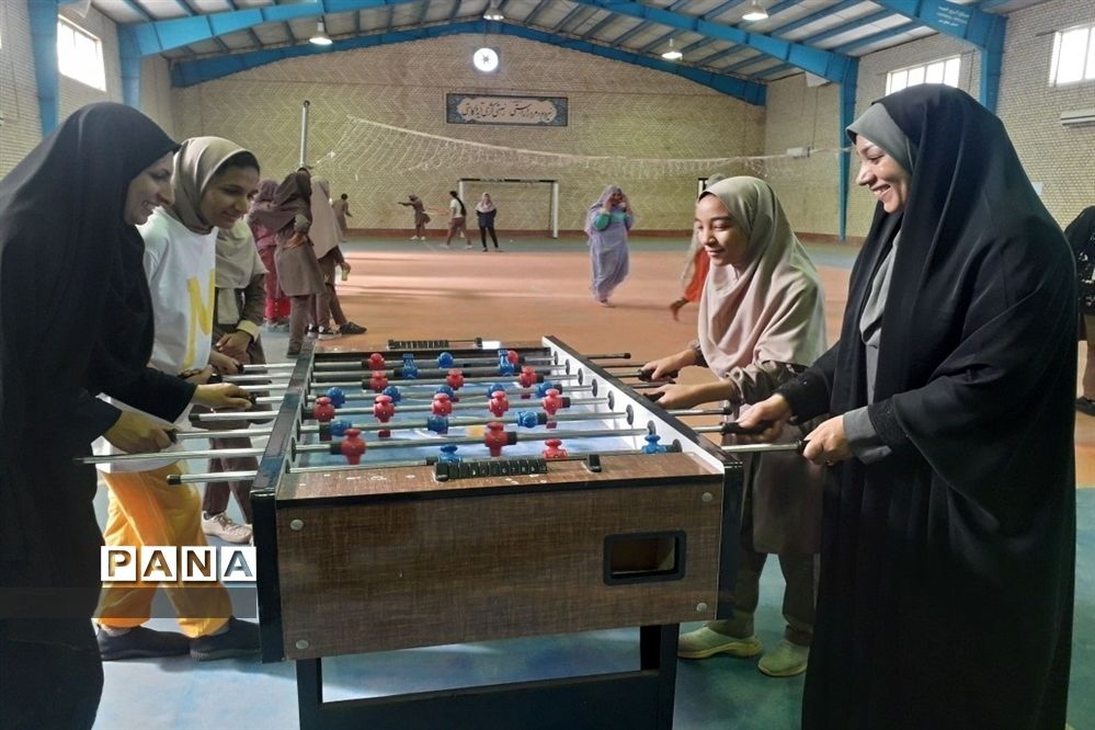 مسابقات ورزشی مادر و دختر در جزیره هرمز