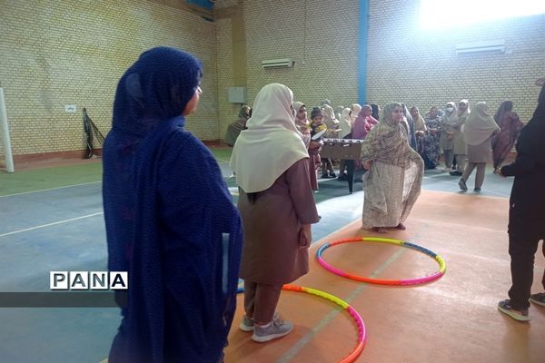 مسابقات ورزشی مادر و دختر در جزیره هرمز