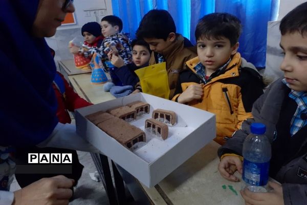 جشن میلاد حضرت علی(ع) در دبستان احمد معینی منطقه ۱۳