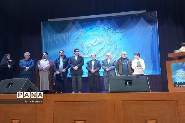 تقدیراز برگزیدگان استانی  شعر ودکلمه خوانی(رویش رضوان)درمجتمع جهاد دانشگاهی مشهد
