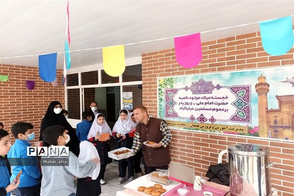تبریک روز پدر توسط دانش‌آموزان دبستان حوریای بهشتی در اداره آموزش و پرورش بهبهان