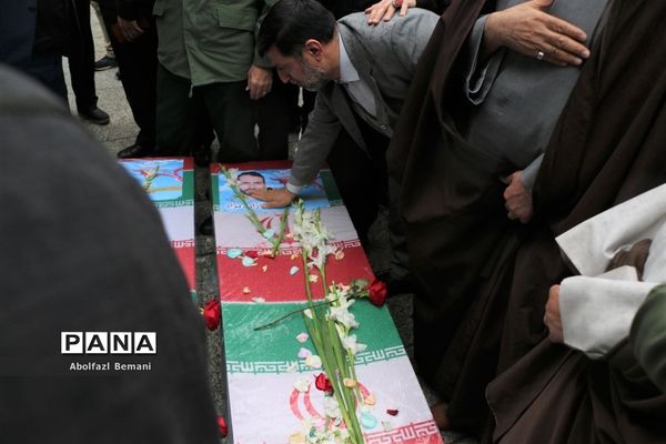 تشییع پیکر شهیدان «آقازاده نژاد» و «کریمی» در قم