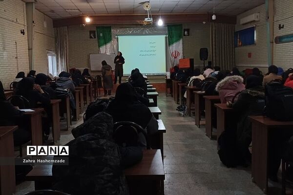 همایش کنکور در دبیرستان نمونه دولتی شریعت ناحیه یک شهرری