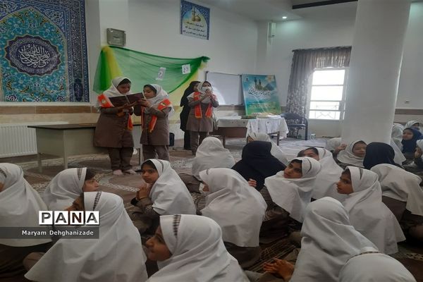 برگزاری مراسم ولادت حضرت علی(ع)  و روز پدر در دبستان شهید حسین زارع زاده مهریز