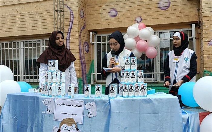 آغاز توزیع شیر رایگان در مدارس قرچک/ فیلم