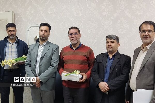 تقدیر از فرهنگیان آقا کادر اداره آموزش و پرورش کهریزک