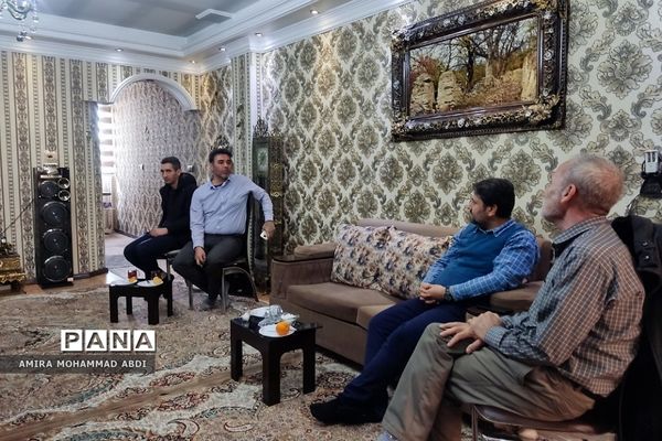 دیدار دانش‌آموزان باقرشهری با جانباز آزاده دفاع مقدس