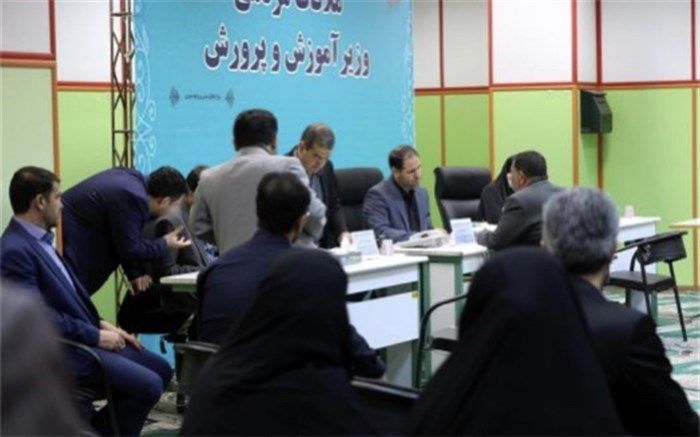 ملاقات‌ وزیر آموزش‌و‌پرورش با مردم در آستانه ولادت‌ امیرالمومنین علی (ع)