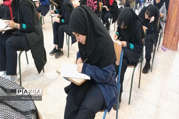 اولین مرحله آزمون پایش سمپاد در دبیرستان فرزانگان استعداد درخشان شهرستان ملارد