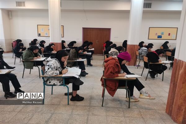 اولین مرحله آزمون پایش سمپاد در دبیرستان فرزانگان استعداد درخشان شهرستان ملارد