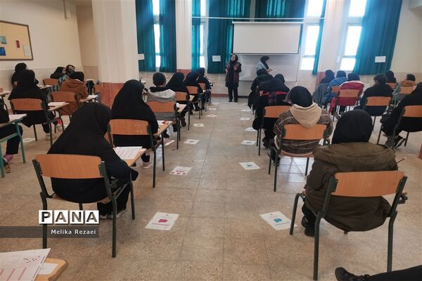اولین مرحله آزمون پایش سمپاد در دبیرستان فرزانگان استعداد درخشان شهرستان ملارد