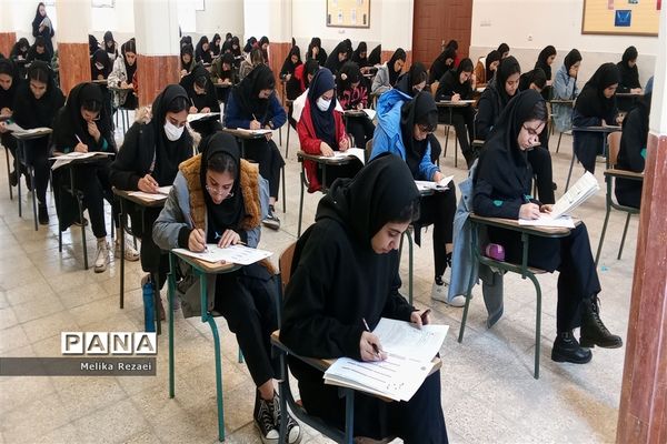 اولین مرحله آزمون پایش سمپاد در دبیرستان فرزانگان استعداد درخشان شهرستان ملارد