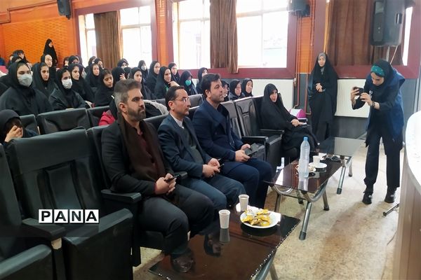 برگزاری جشن تکلیف سیاسی برای رای اولی ها در ورامین